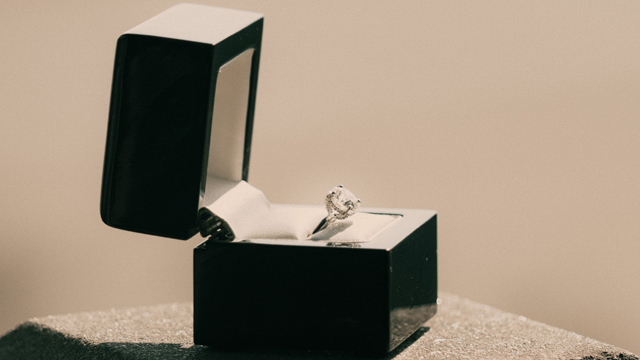 婚約指輪の買取査定