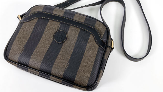 お買取りさせていただきましたフェンディのショルダーバッグ